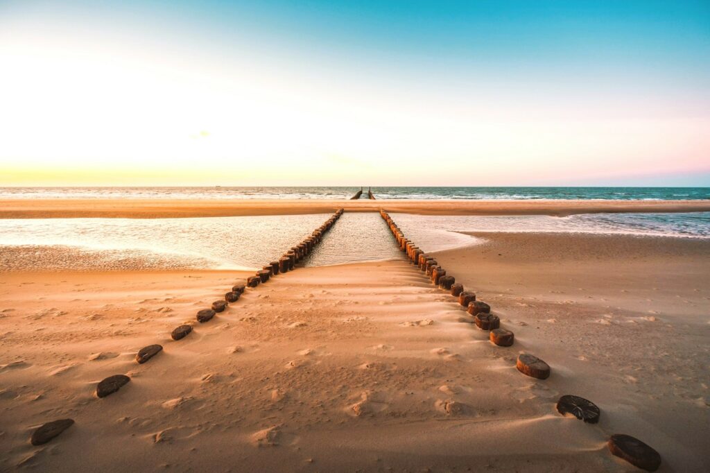 Sand, Holzpfähle, Wasser, Sonnenuntergang, Horizont